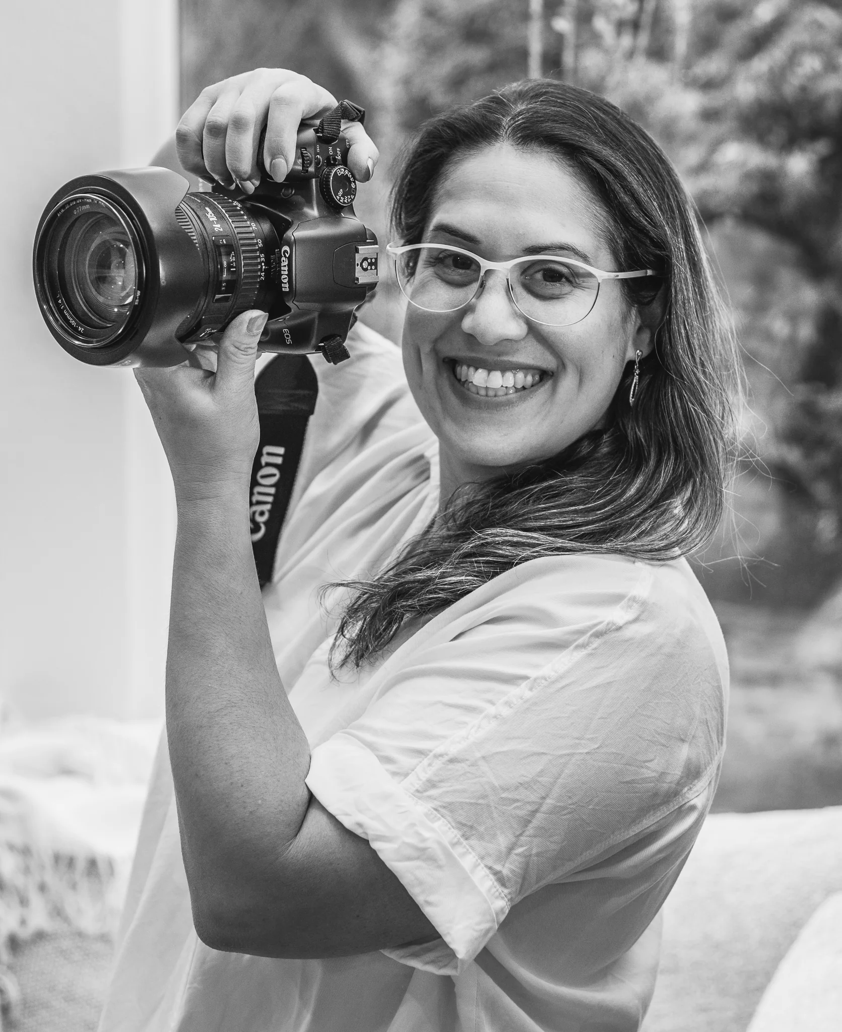 Dana Romascanu smiling with her camera